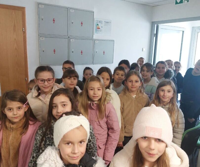 Mali folkloraši u posjetu Glazbenoj školi Jan Vlašimsky Virovitica